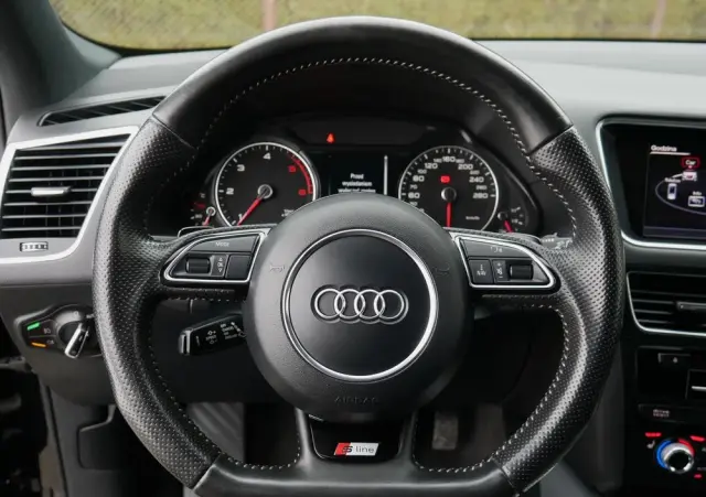 AUDI Q5 