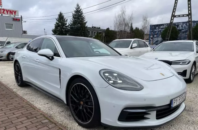 PORSCHE Panamera 