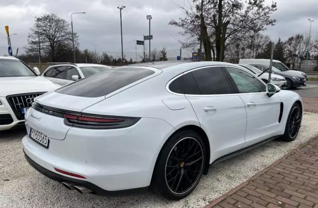 PORSCHE Panamera 
