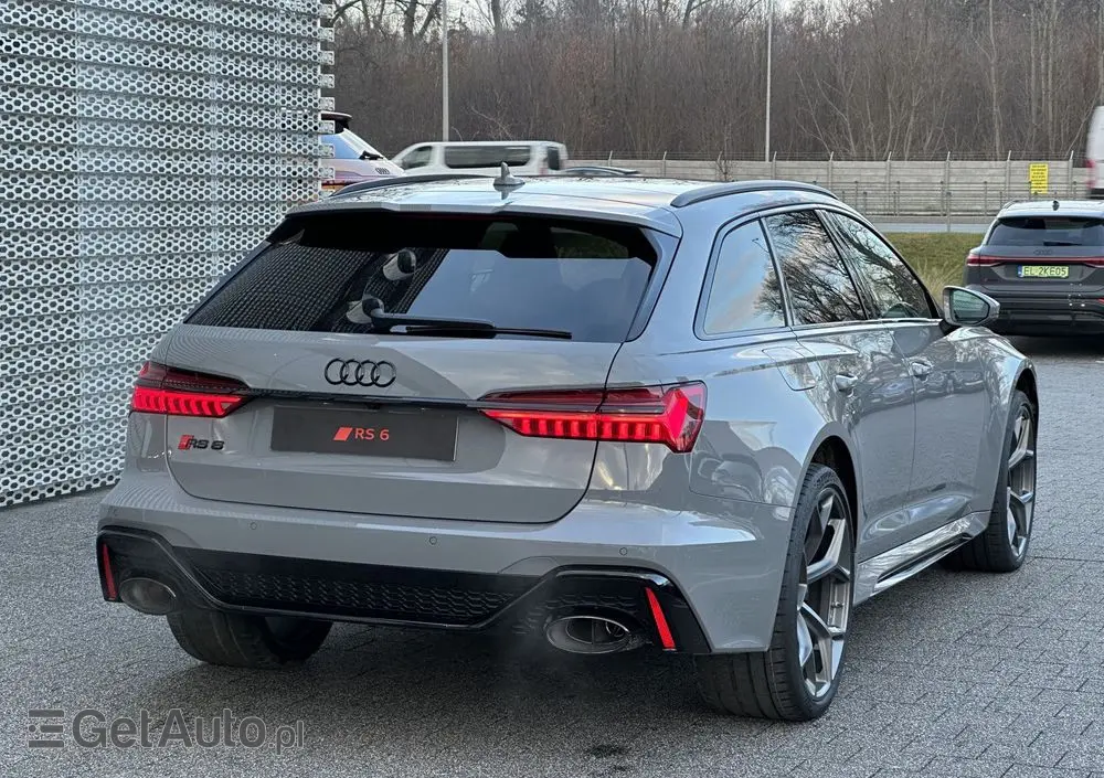 AUDI RS6 Avant 