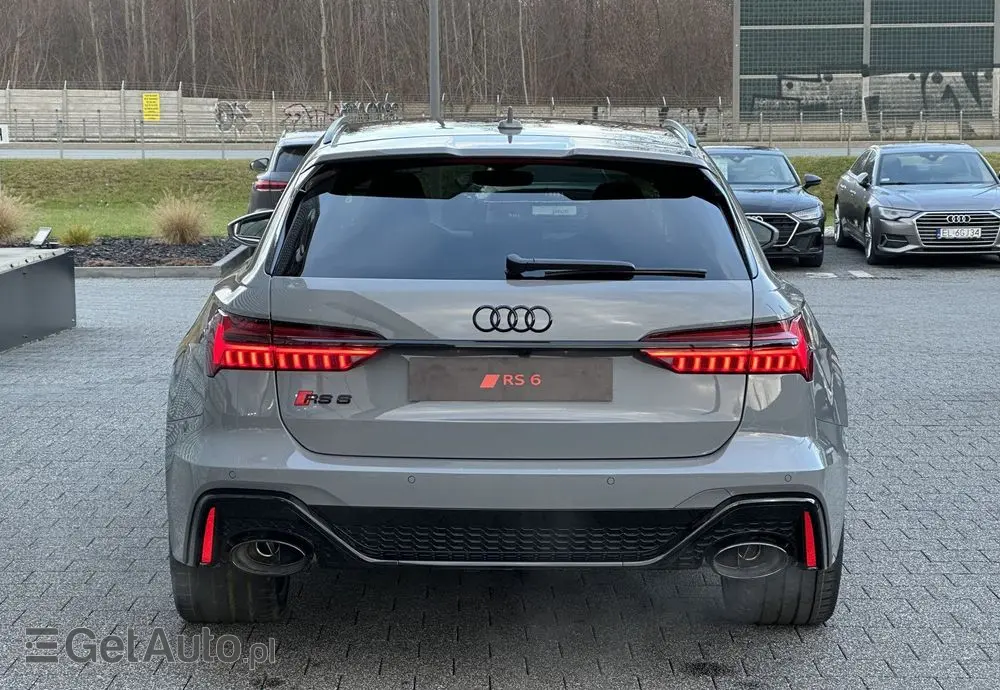 AUDI RS6 Avant 