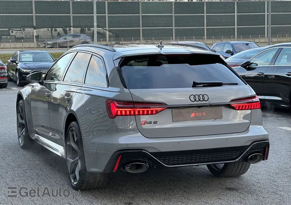 AUDI RS6 Avant 