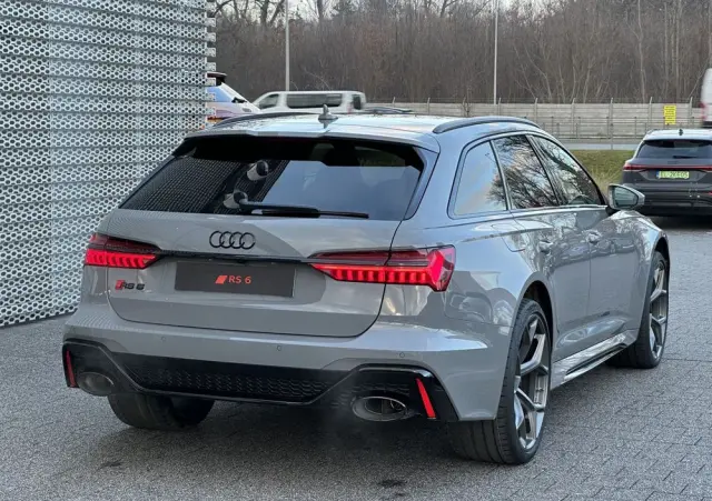 AUDI RS6 Avant 