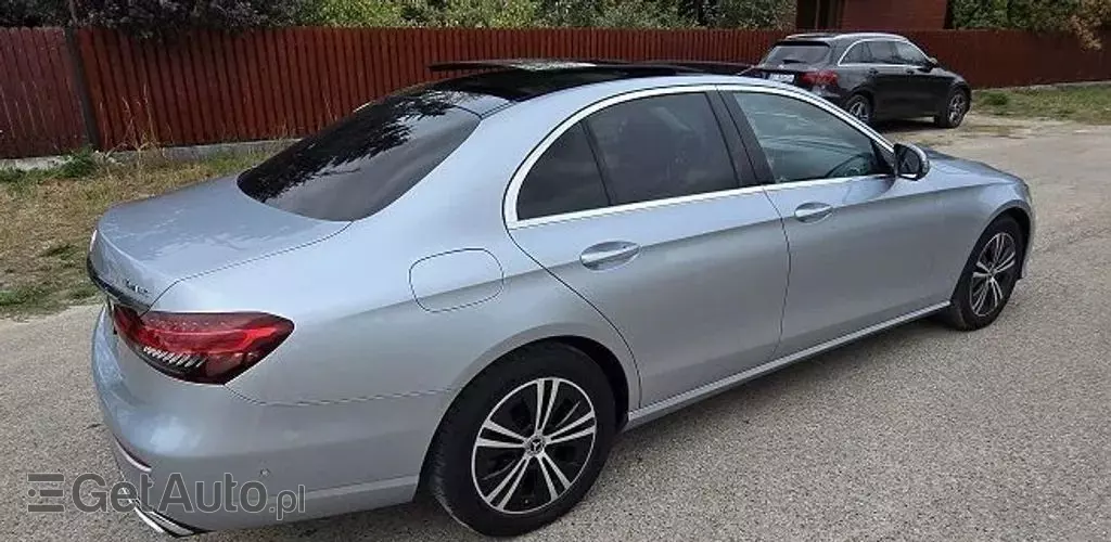 MERCEDES-BENZ Klasa E E 220d (194 KM) 4MATIC G-TRONIC