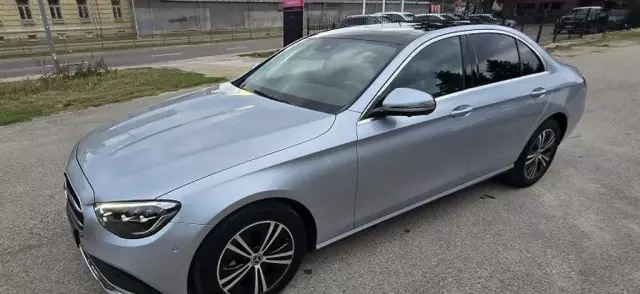MERCEDES-BENZ Klasa E E 220d (194 KM) 4MATIC G-TRONIC