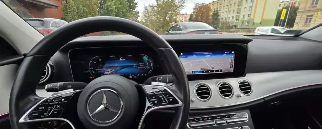 MERCEDES-BENZ Klasa E E 220d (194 KM) 4MATIC G-TRONIC