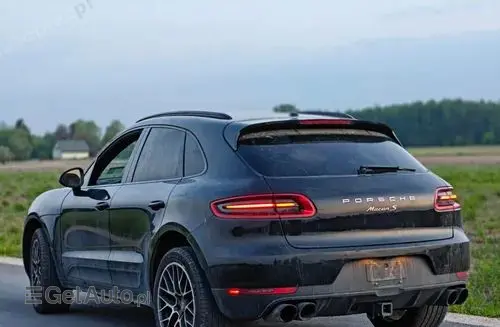 PORSCHE Macan 