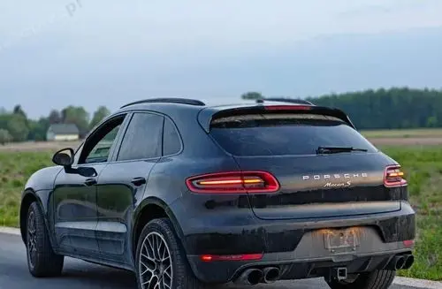 PORSCHE Macan 