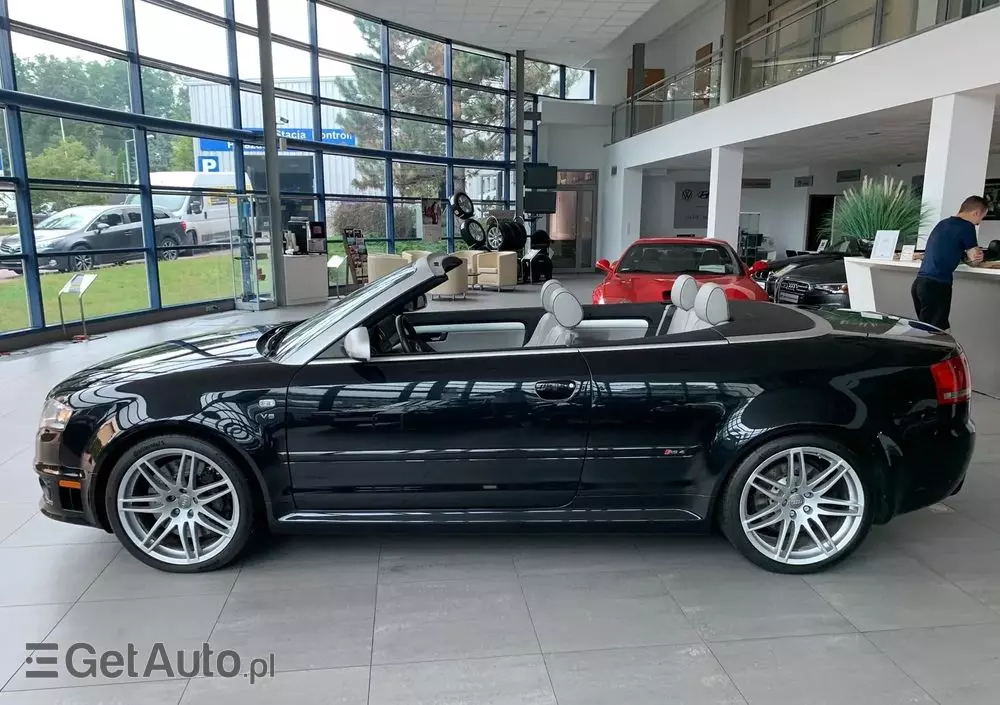 AUDI RS4 Standard
