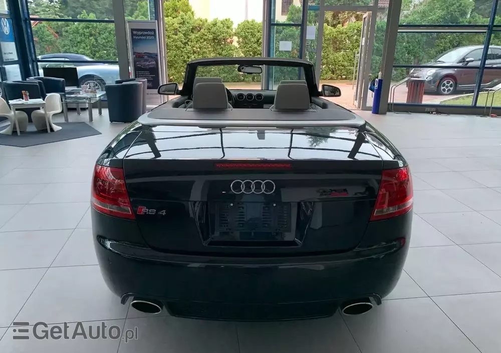 AUDI RS4 Standard