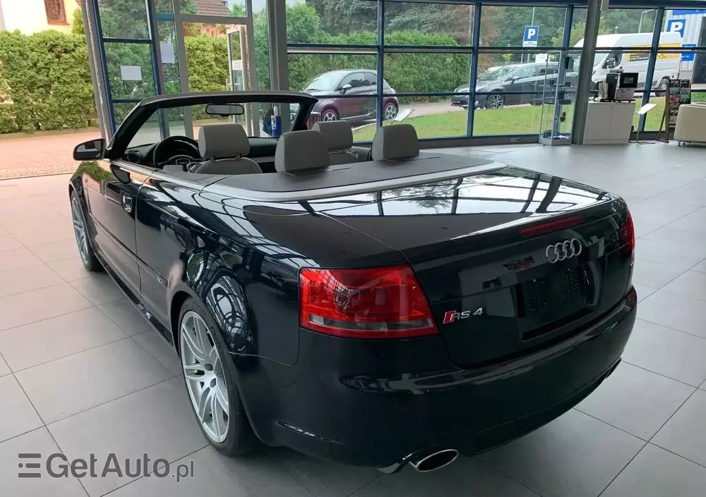 AUDI RS4 Standard
