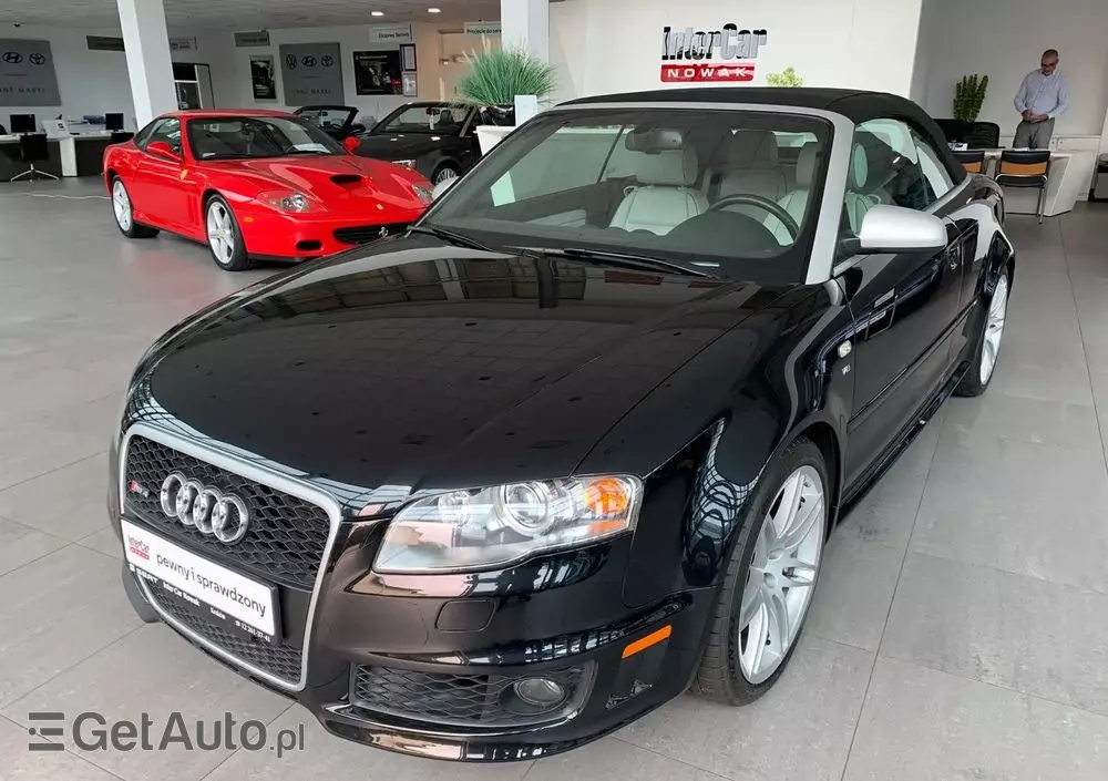 AUDI RS4 Standard