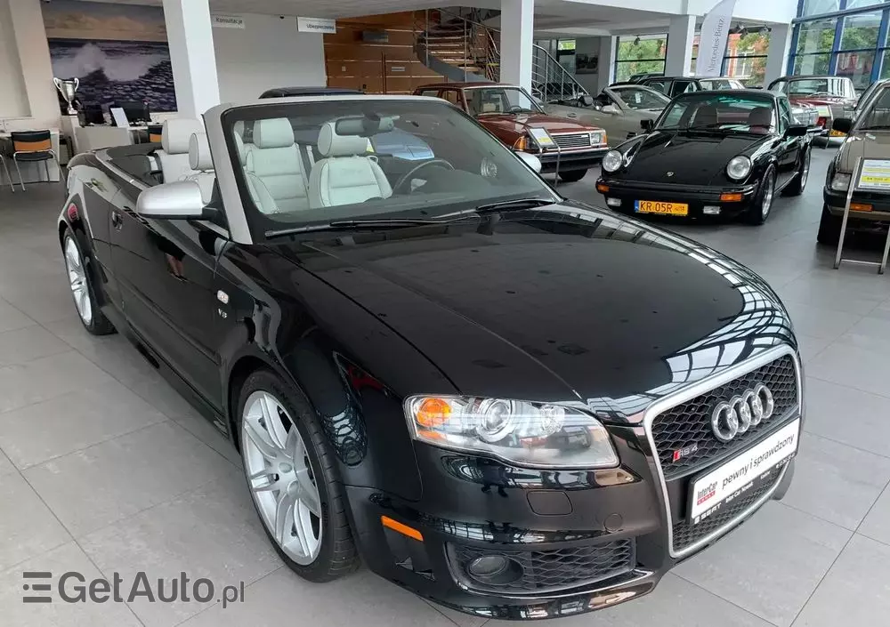 AUDI RS4 Standard