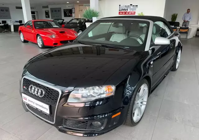 AUDI RS4 Standard