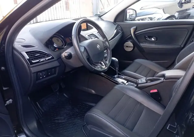 RENAULT Megane 1.2 16V TCe Bose EDC