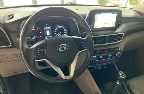 HYUNDAI Tucson 
