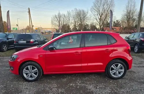 VOLKSWAGEN Polo 