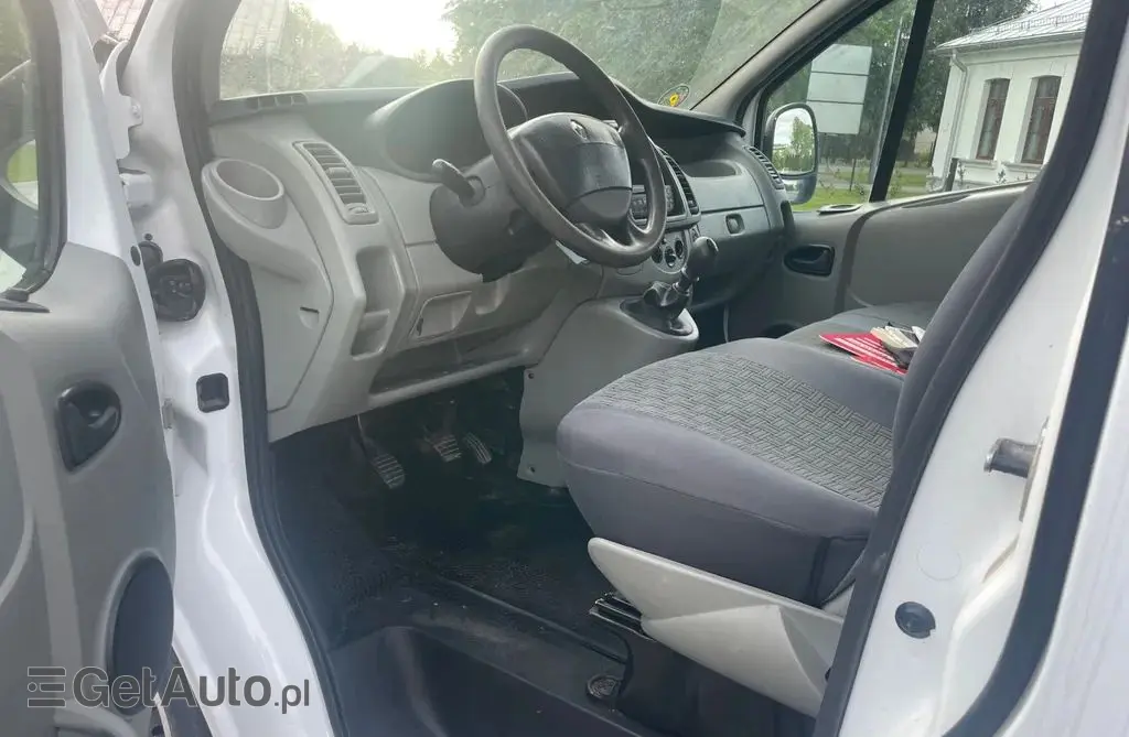 RENAULT Trafic 