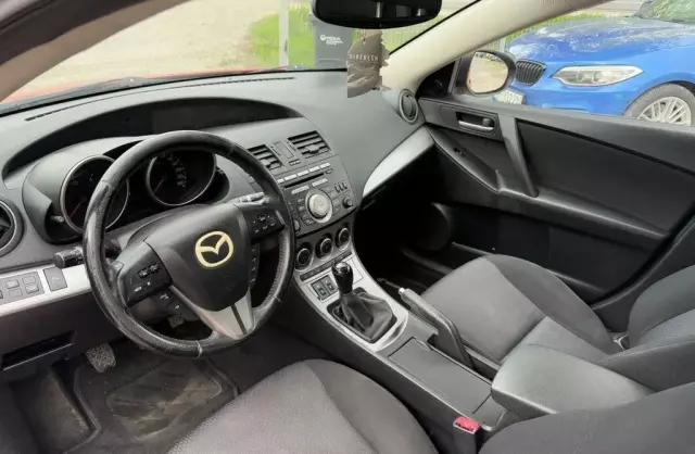 MAZDA 3 