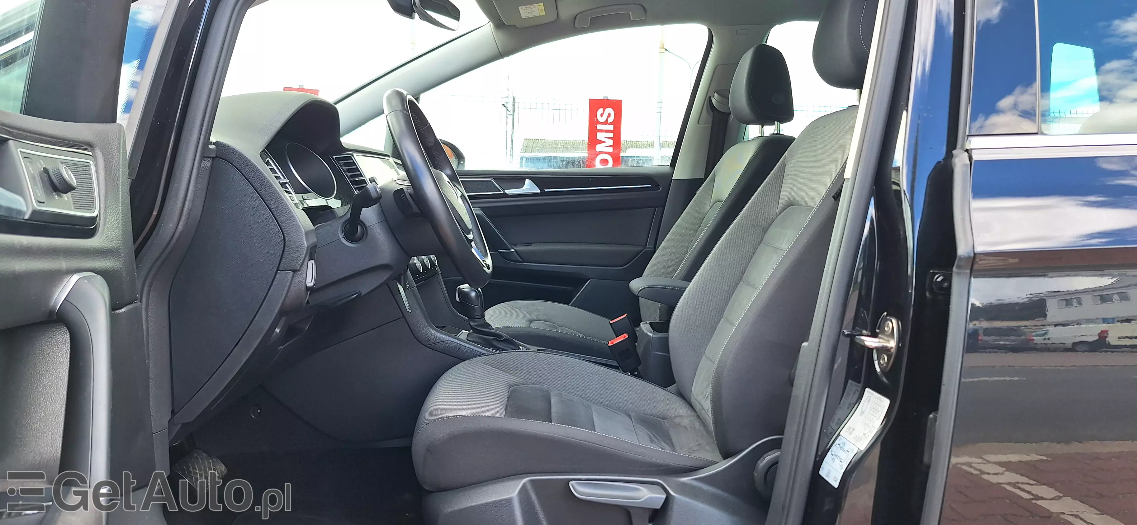 VOLKSWAGEN Golf Sportsvan 