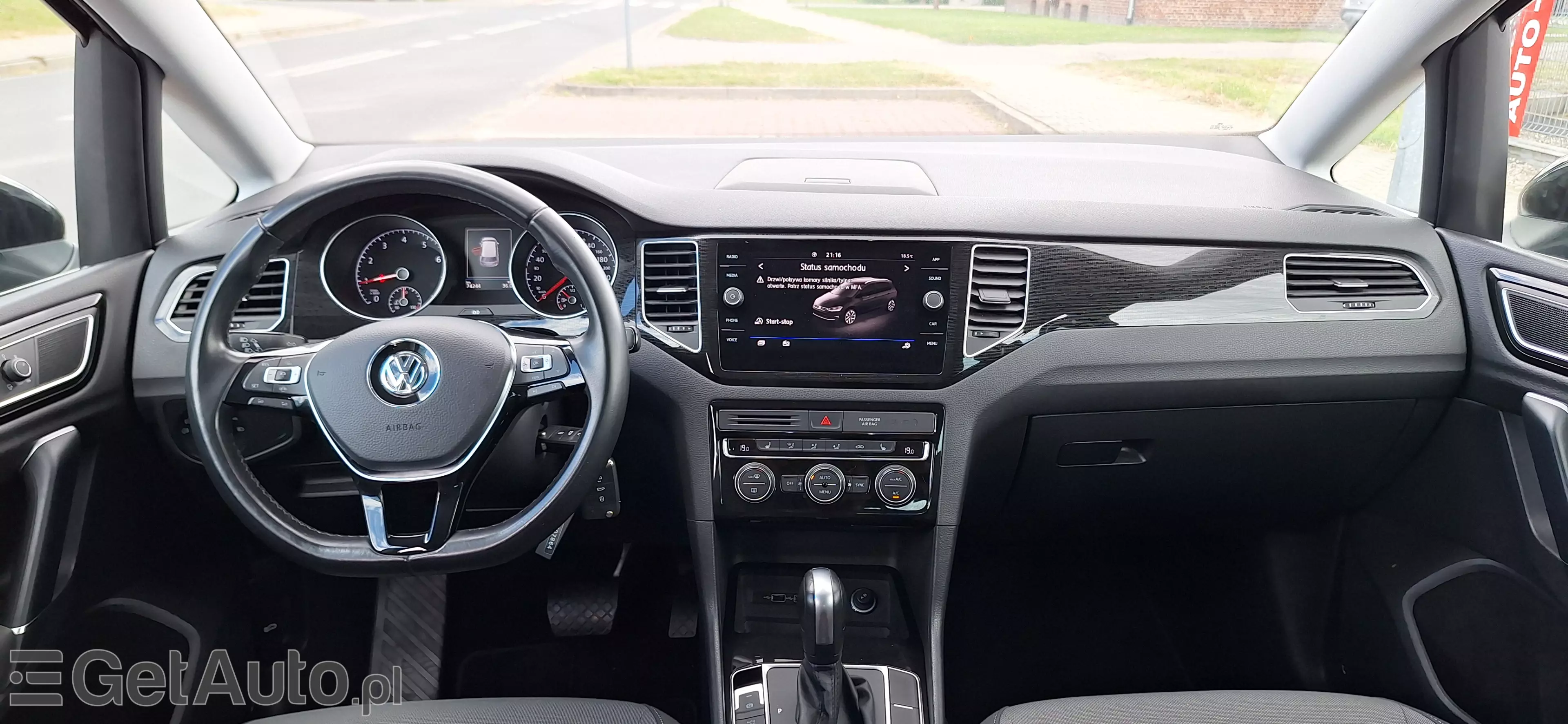 VOLKSWAGEN Golf Sportsvan 