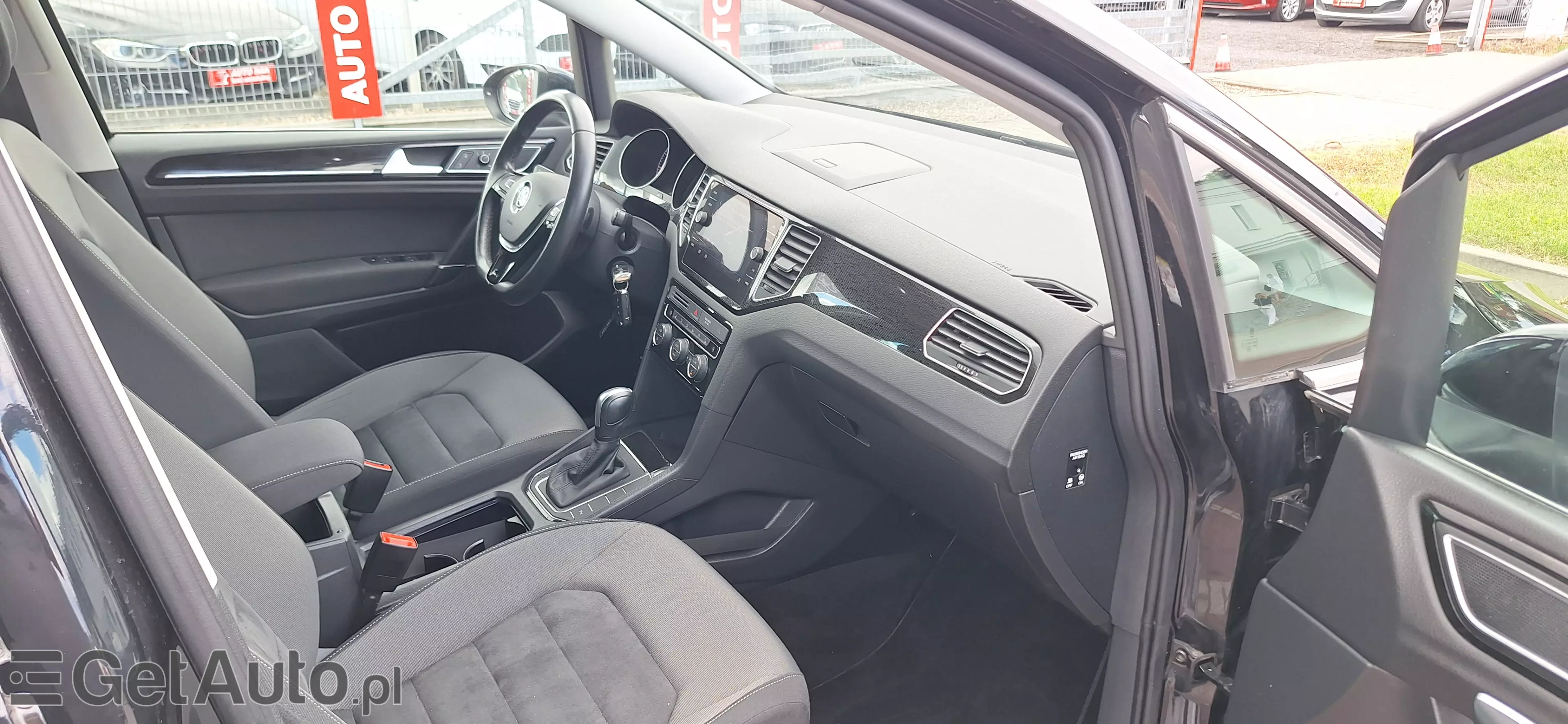 VOLKSWAGEN Golf Sportsvan 