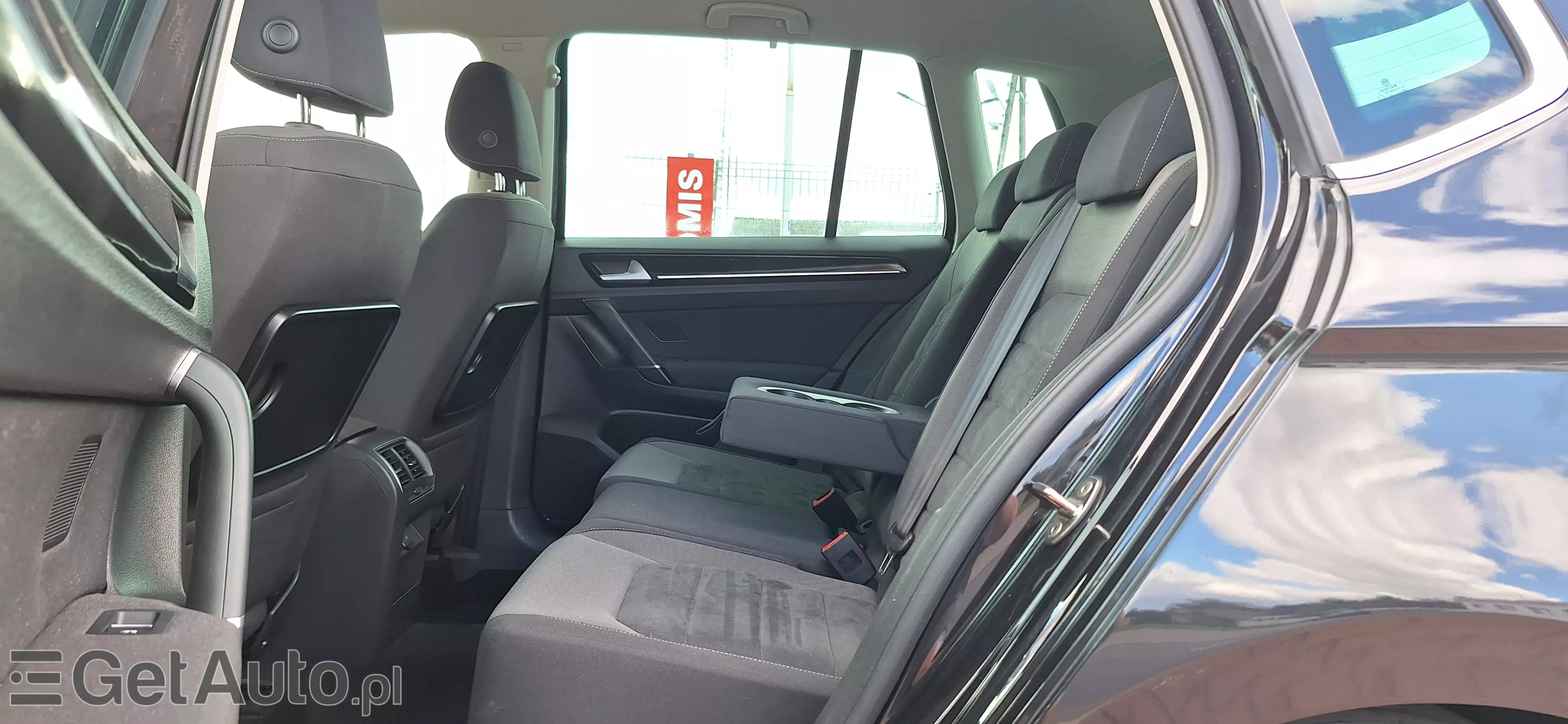 VOLKSWAGEN Golf Sportsvan 