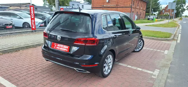 VOLKSWAGEN Golf Sportsvan 