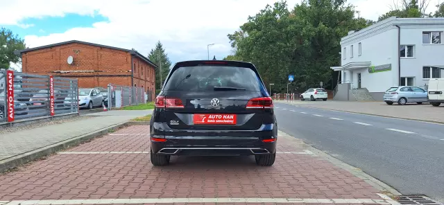 VOLKSWAGEN Golf Sportsvan 