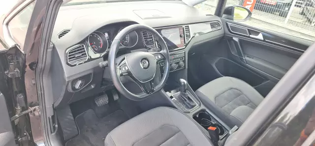 VOLKSWAGEN Golf Sportsvan 
