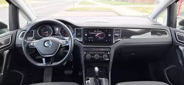 VOLKSWAGEN Golf Sportsvan 