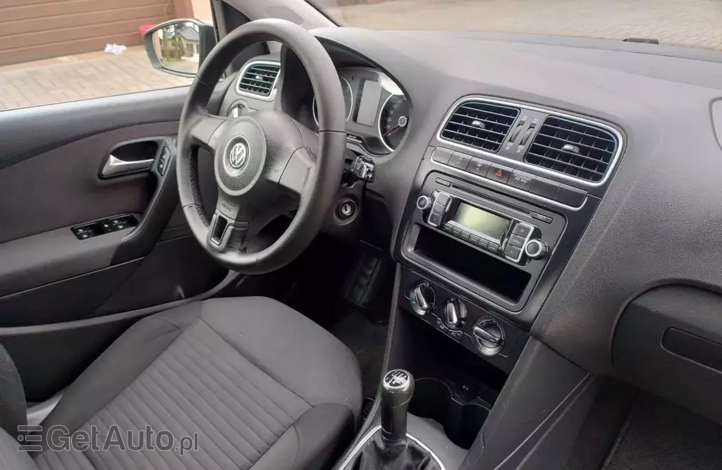 VOLKSWAGEN Polo 