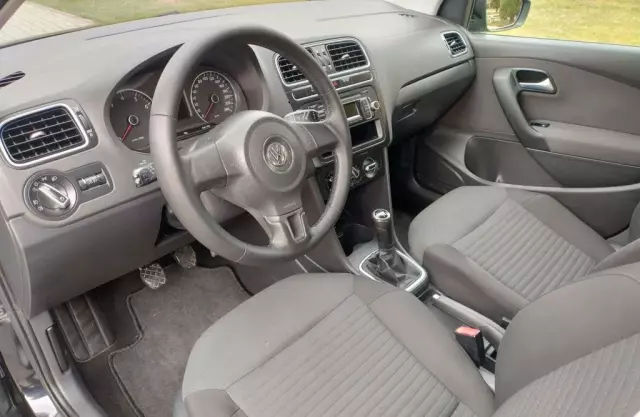 VOLKSWAGEN Polo 