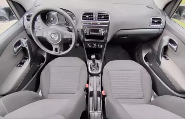 VOLKSWAGEN Polo 
