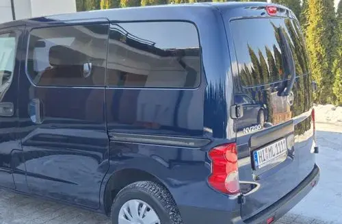 NISSAN NV200 