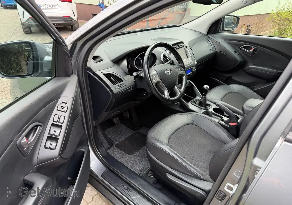 HYUNDAI Ix35 Blue 1.6 2WD Finale Gold