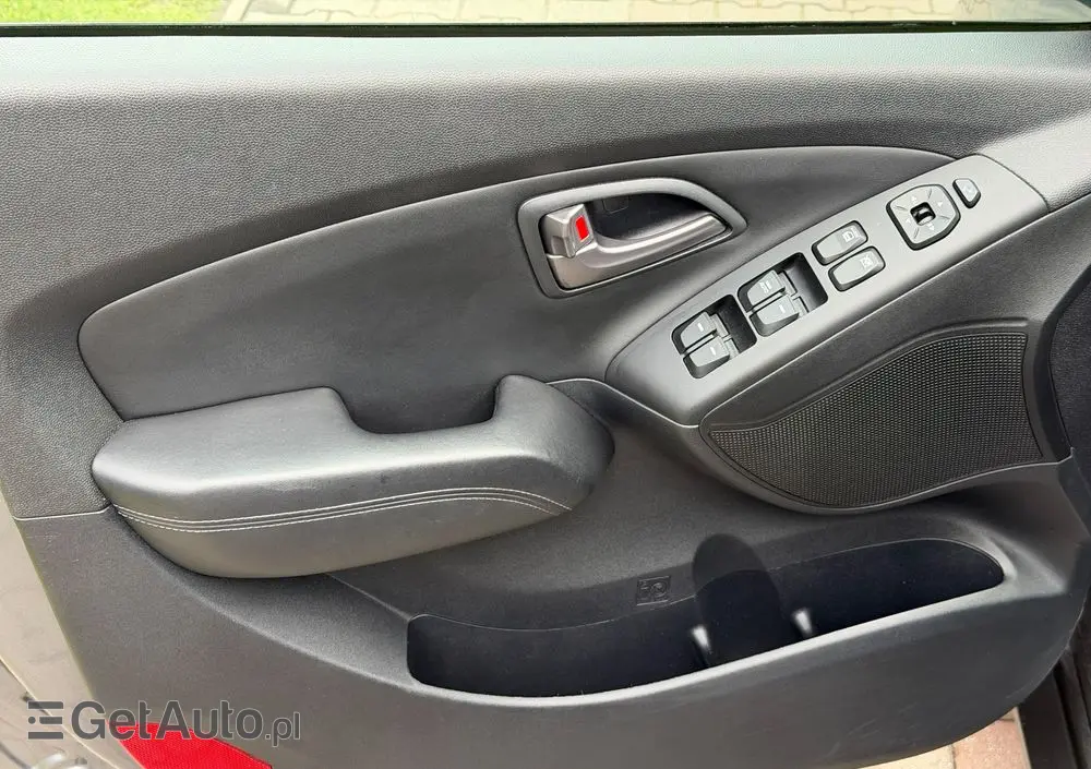 HYUNDAI Ix35 Blue 1.6 2WD Finale Gold