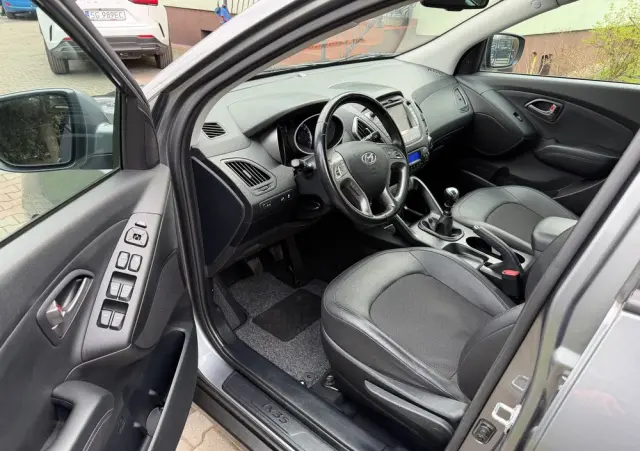 HYUNDAI Ix35 Blue 1.6 2WD Finale Gold