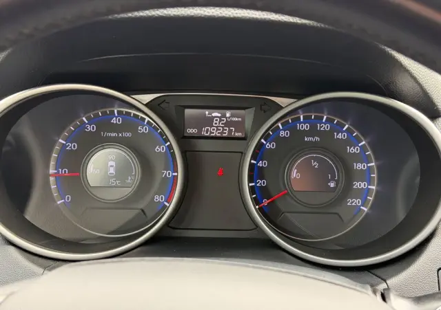 HYUNDAI Ix35 Blue 1.6 2WD Finale Gold