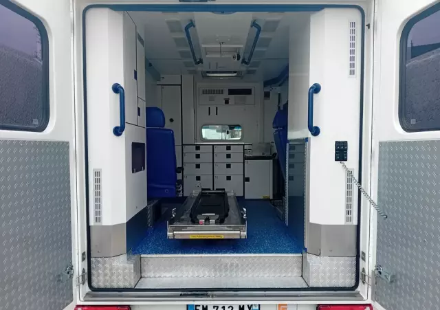 MERCEDES-BENZ Sprinter karetka 