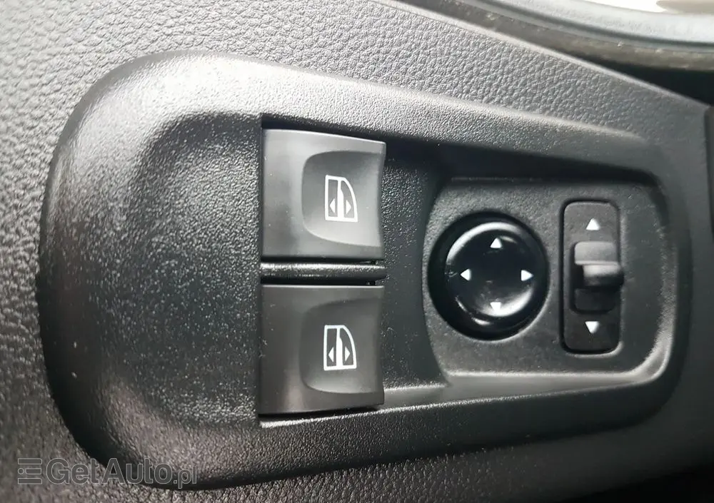 RENAULT MASTER 8EP CHŁODNIA 4,21x2,11x2,00 IZOTERMA AGREGAT CARRIER XARIOS 350 ZASILANIE Z SILNIKA + ELEKTRYCZNE STACJONARNE KLIMA 