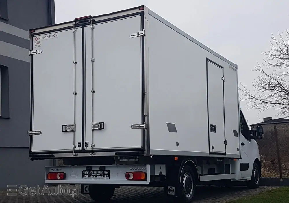 RENAULT MASTER 8EP CHŁODNIA 4,21x2,11x2,00 IZOTERMA AGREGAT CARRIER XARIOS 350 ZASILANIE Z SILNIKA + ELEKTRYCZNE STACJONARNE KLIMA 