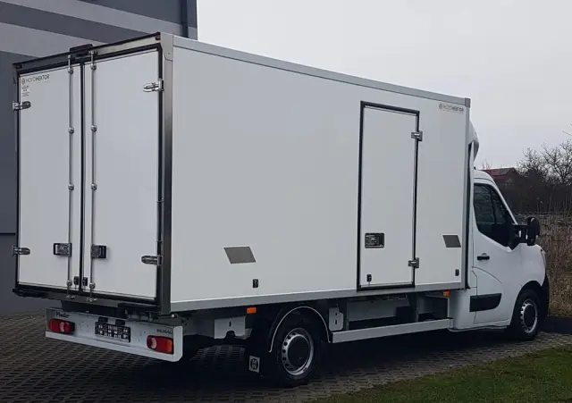 RENAULT MASTER 8EP CHŁODNIA 4,21x2,11x2,00 IZOTERMA AGREGAT CARRIER XARIOS 350 ZASILANIE Z SILNIKA + ELEKTRYCZNE STACJONARNE KLIMA 