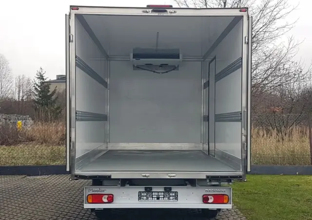RENAULT MASTER 8EP CHŁODNIA 4,21x2,11x2,00 IZOTERMA AGREGAT CARRIER XARIOS 350 ZASILANIE Z SILNIKA + ELEKTRYCZNE STACJONARNE KLIMA 