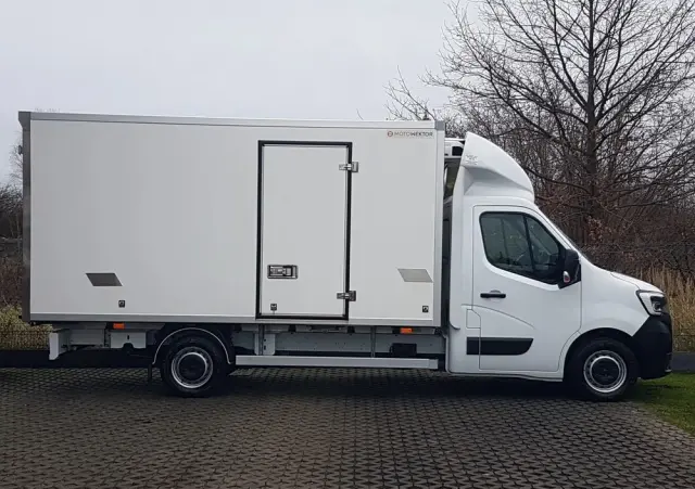 RENAULT MASTER 8EP CHŁODNIA 4,21x2,11x2,00 IZOTERMA AGREGAT CARRIER XARIOS 350 ZASILANIE Z SILNIKA + ELEKTRYCZNE STACJONARNE KLIMA 