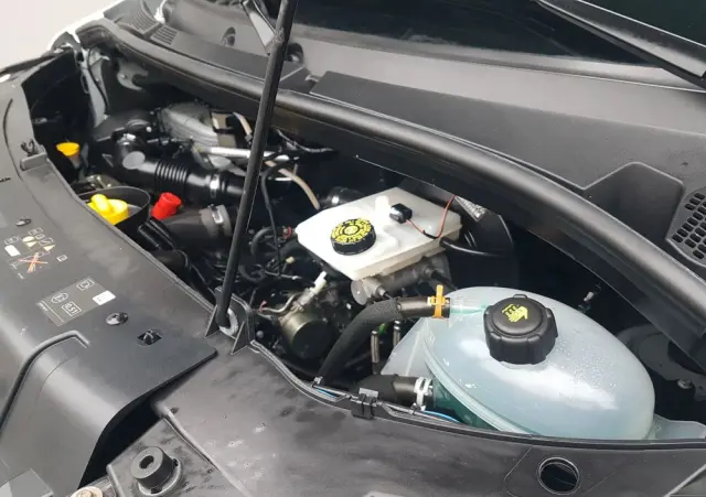 RENAULT MASTER 8EP CHŁODNIA 4,21x2,11x2,00 IZOTERMA AGREGAT CARRIER XARIOS 350 ZASILANIE Z SILNIKA + ELEKTRYCZNE STACJONARNE KLIMA 