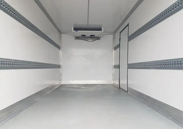 RENAULT MASTER 8EP CHŁODNIA 4,21x2,11x2,00 IZOTERMA AGREGAT CARRIER XARIOS 350 ZASILANIE Z SILNIKA + ELEKTRYCZNE STACJONARNE KLIMA 