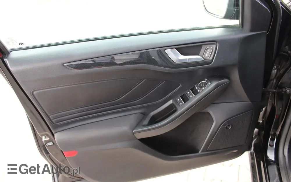 FORD Focus 1.0 EcoBoost ST-Line Black ASS
