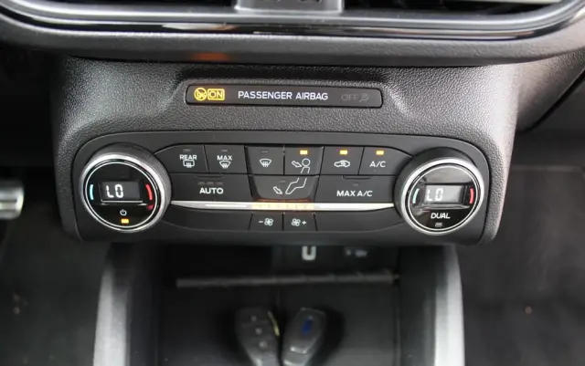 FORD Focus 1.0 EcoBoost ST-Line Black ASS