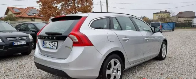 VOLVO V60 